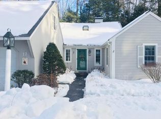 17 Oakwood Ln #17, Kennebunk, ME 04043