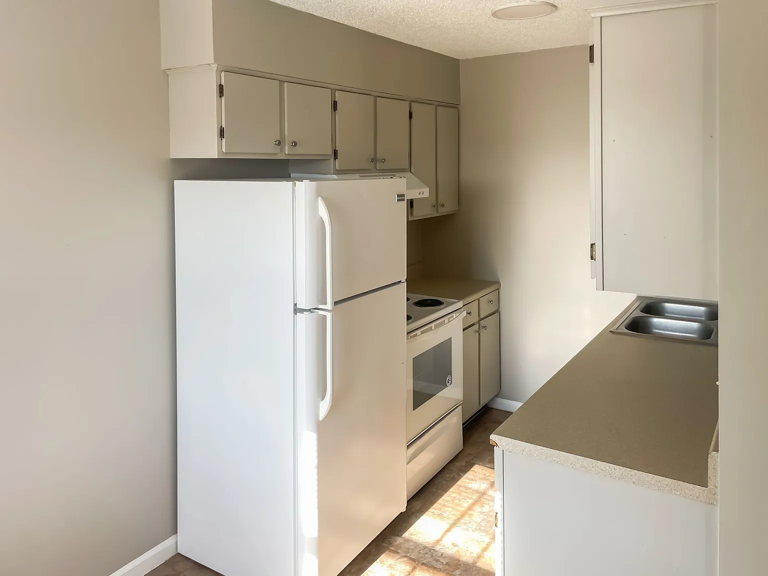 Turnberry Square Apartments — Photo 3