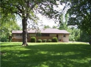 1633 Cherokee St, Leavenworth, KS 66048