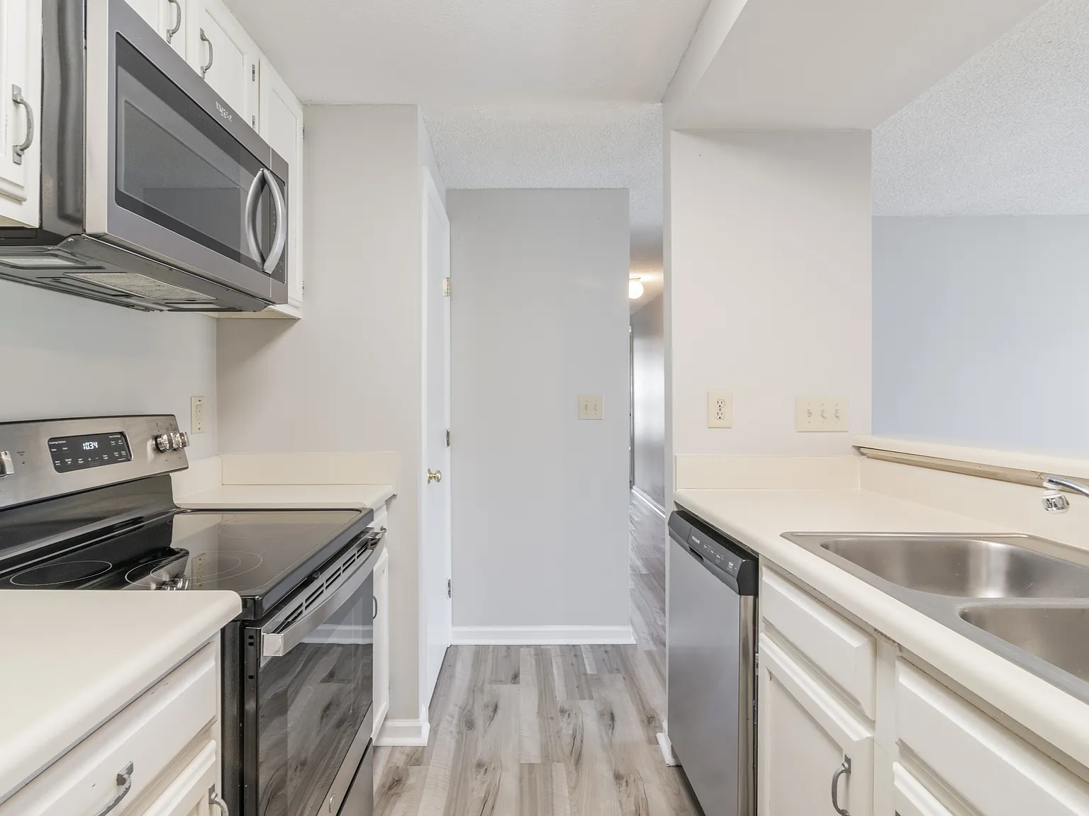 1624 Arlyn Circle - D - 1 — Photo 4