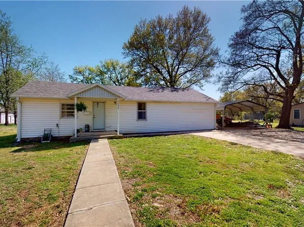 1117 E Pine St, Rich Hill, MO 64779