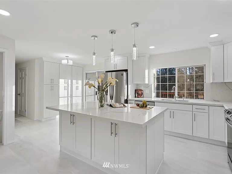 14723 SE 63rd Pl — Photo 2