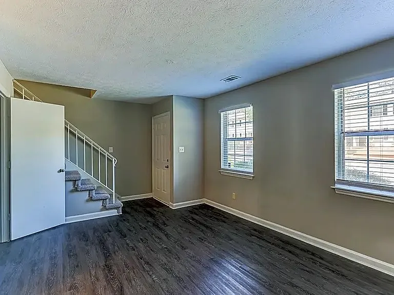 3494 Creekview Pl — Photo 3