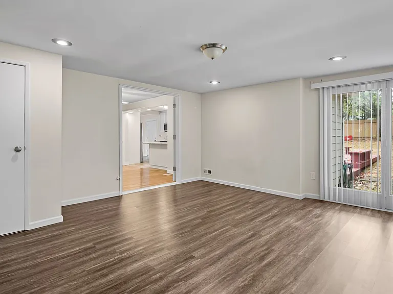 9520 SW Cypress St — Photo 2