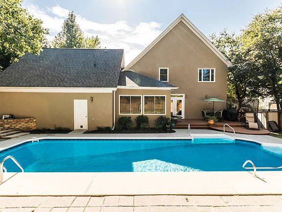 BEAUTIFUL POOL TO RELAX IN