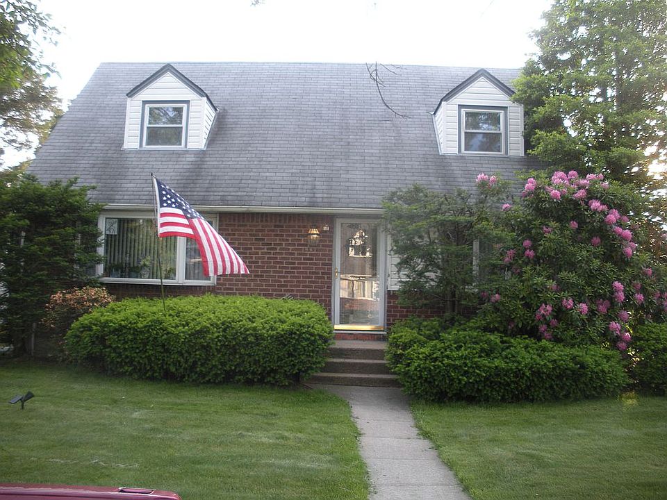 1st image of 84 Parkview St