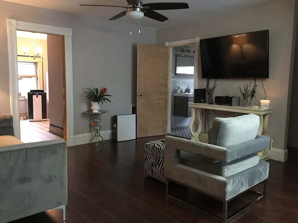 1 bed, 900 sqft, $1,500 — Photo 4