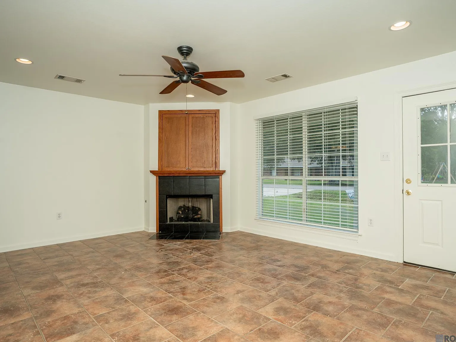 3 bed, 1341 sqft, $1,800 — Photo 3
