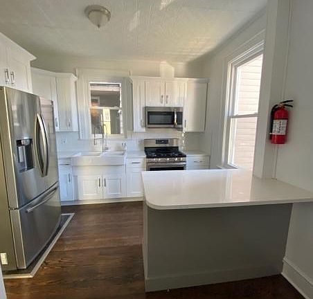2nd image of 123 High St