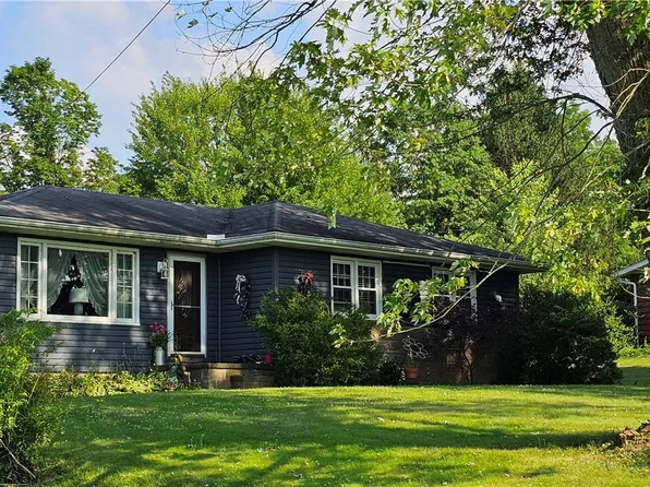2902 Sandy Lake Grove City Rd, Stoneboro, PA 16153