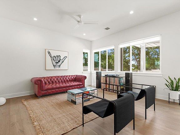 4th image of 1404 E M Franklin Ave #1
