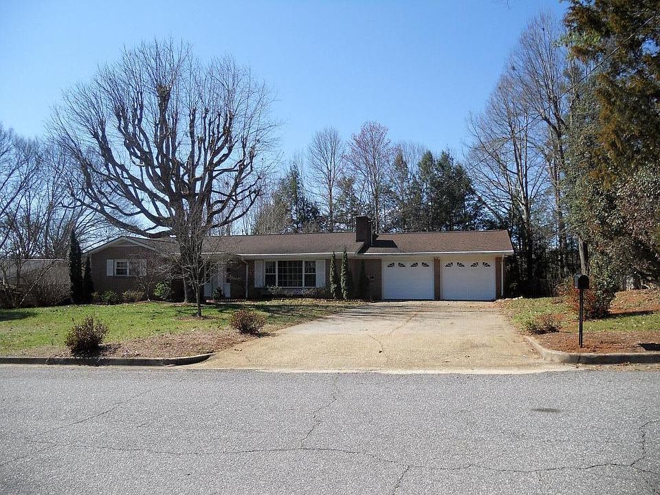 1st image of 202 Woodlawn Dr