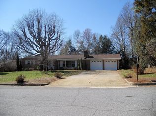 202 Woodlawn Dr, Morganton, NC 28655