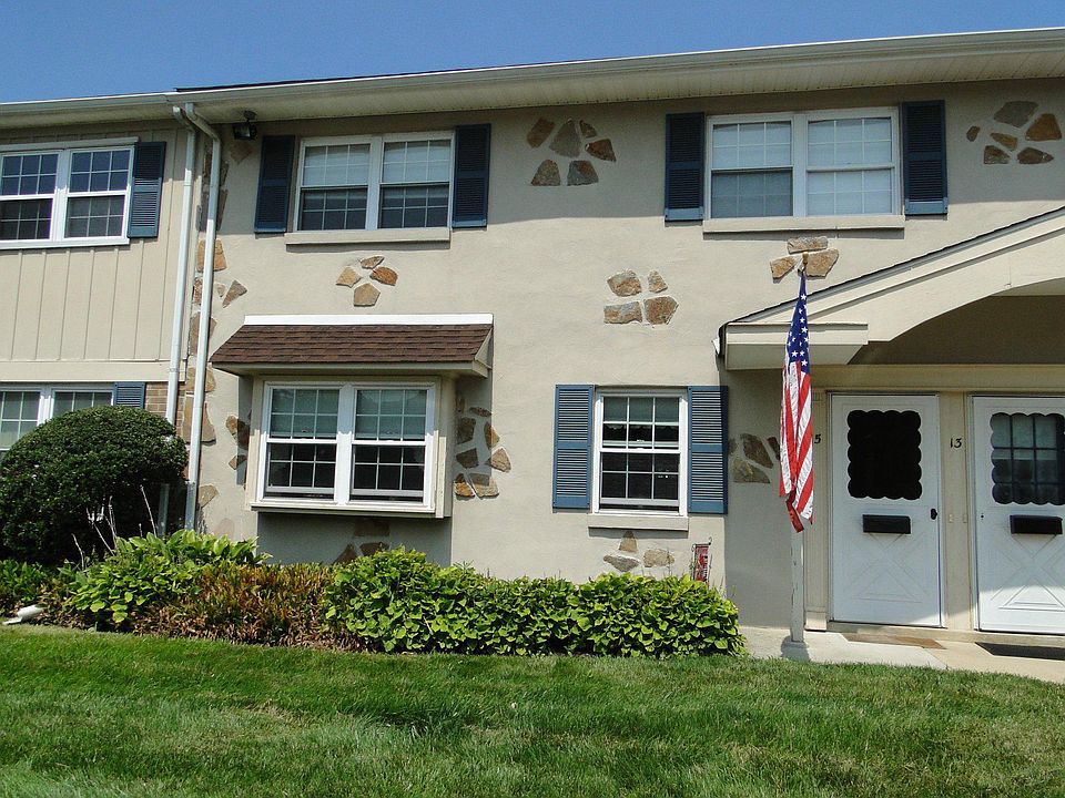 1st image of 15 Kearney Dr