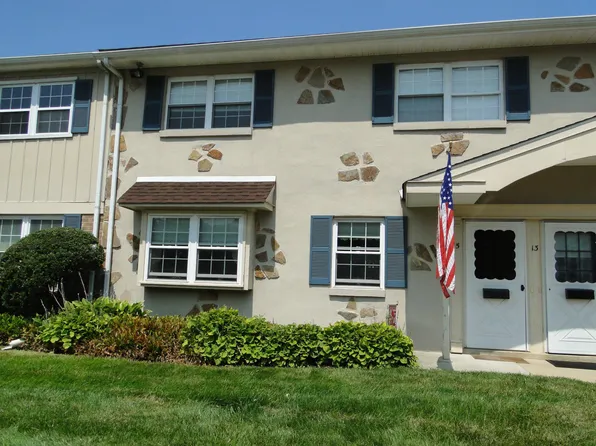 15 Kearney Dr, North Wales, PA 19454