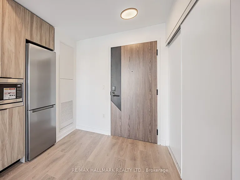 1037 The Queensway #720 — Photo 17