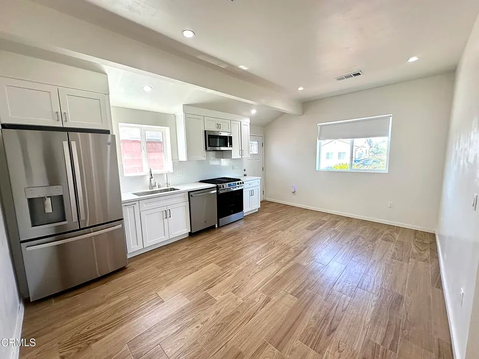 10942 Nassau Ave