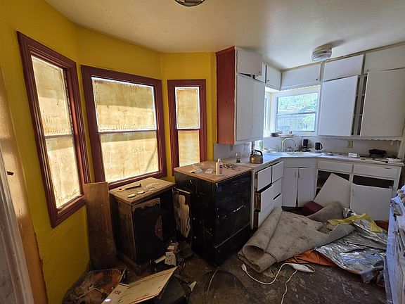 4th image of 105 S 2nd St