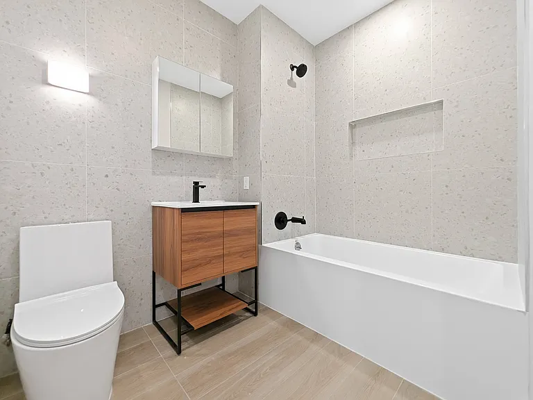 31-61 Vernon Blvd #4G — Photo 9