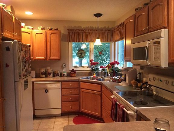 2nd image of 1654 Parker Dr #19
