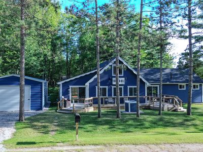 100 Redwine Dr, Houghton Lake, MI, 48629