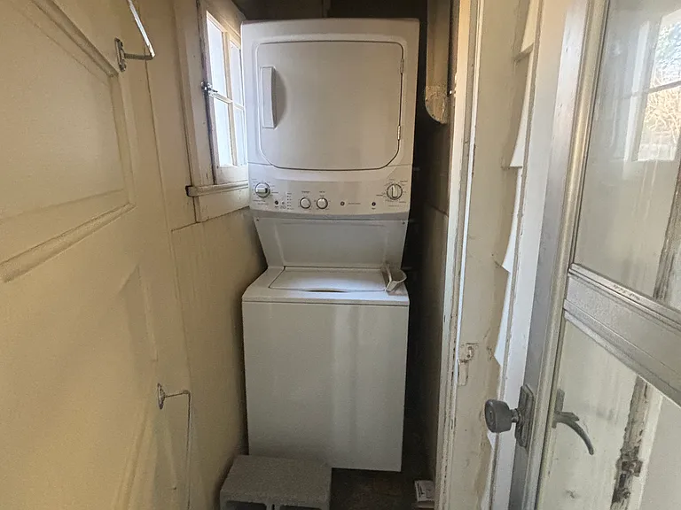 310 Robertson Ave — Photo 8