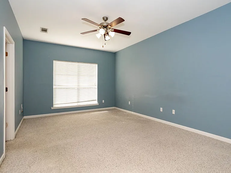 10022 Petersburg Dr — Photo 13