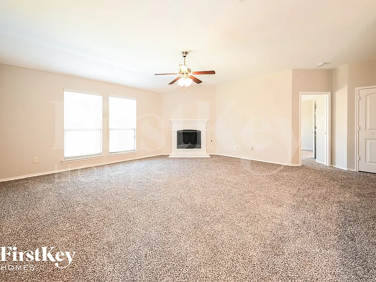202 Patriot Pkwy — Photo 3