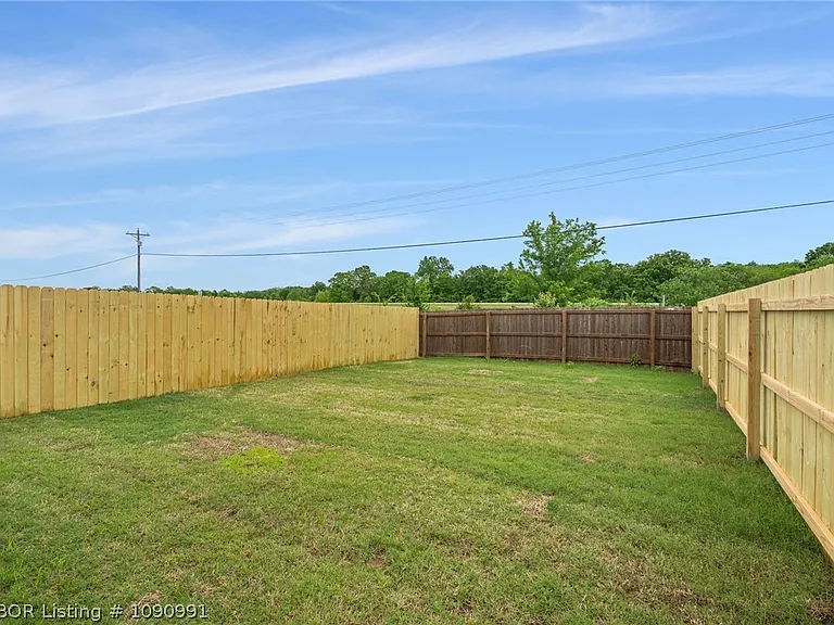 10415 A & B Preston Ct — Photo 41
