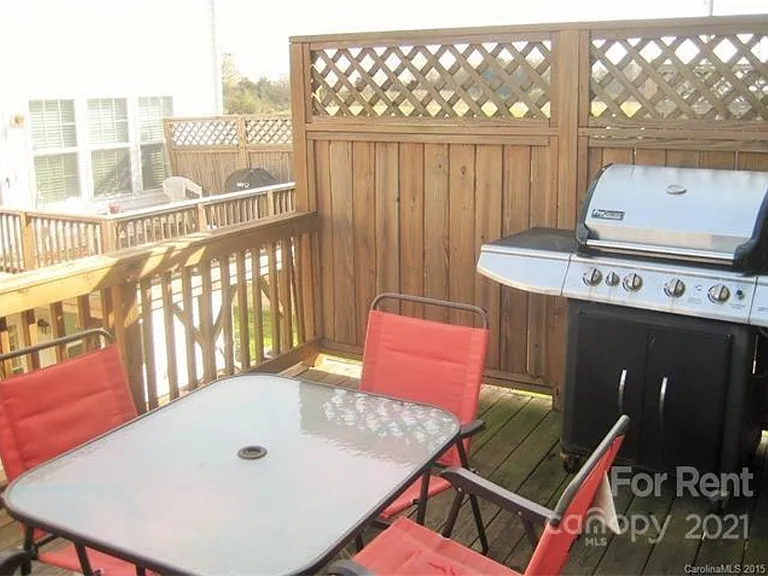 7749 Jackson Pond Dr — Photo 8