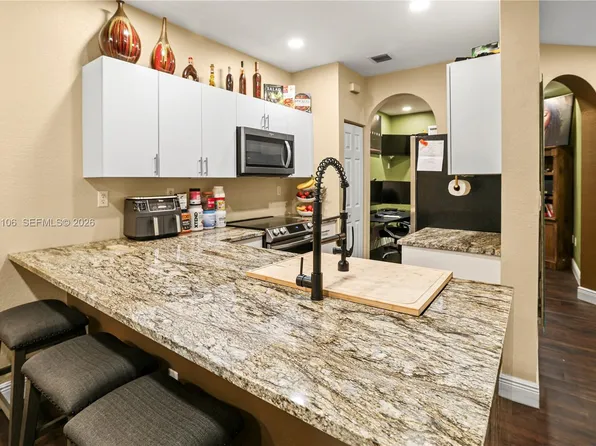 6037 SW 19th St, North Lauderdale, FL 33068