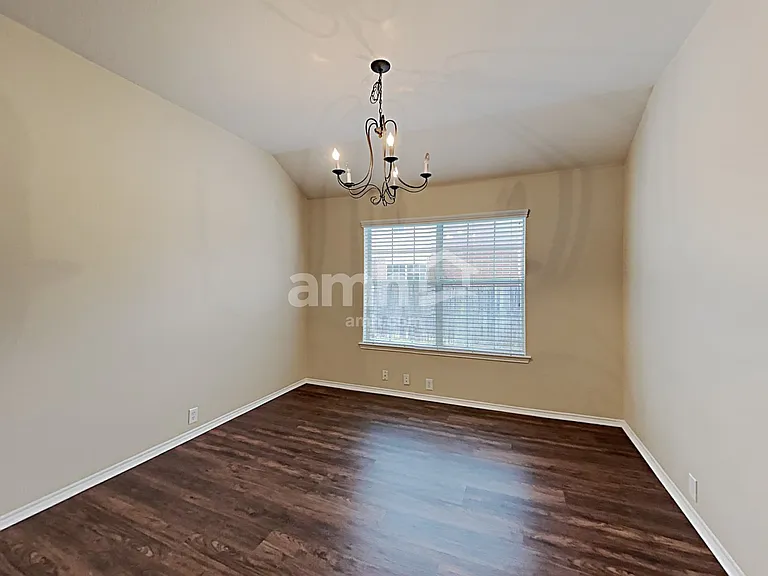 3002 Marigold Dr — Photo 5