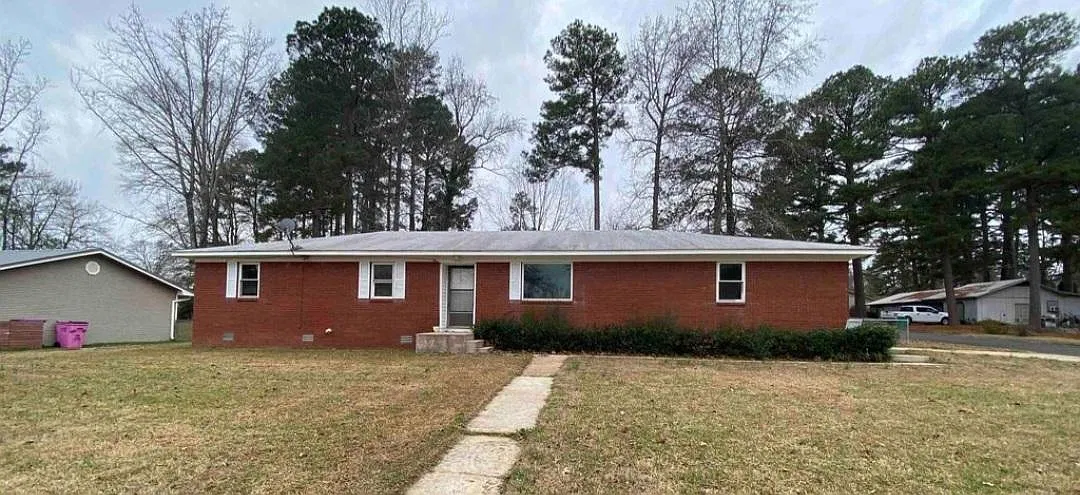 3 bed, 1375 sqft, $1,500 — Photo 1