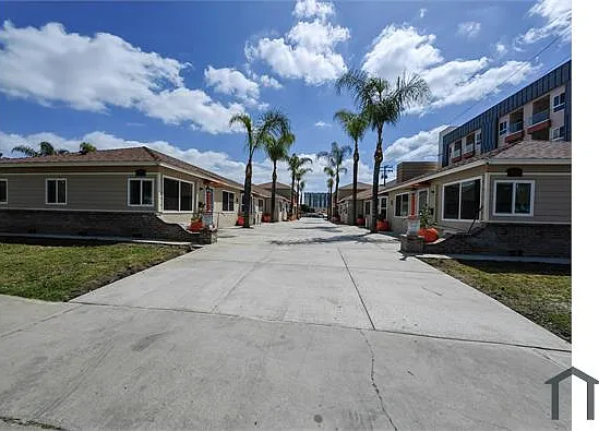 3 bed, $2,900 — Photo 2