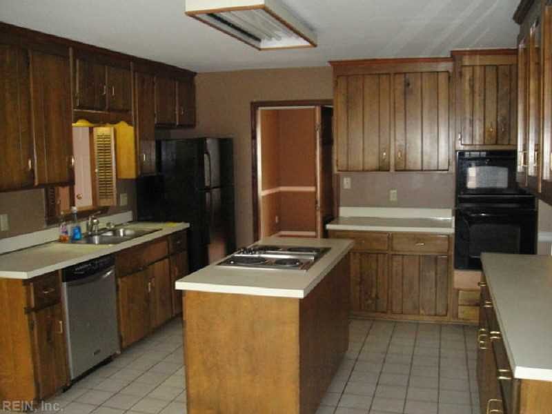 2nd image of 106 Larchwood Rd