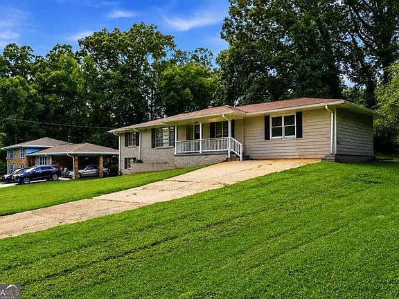 2nd image of 2881 Treadway Dr