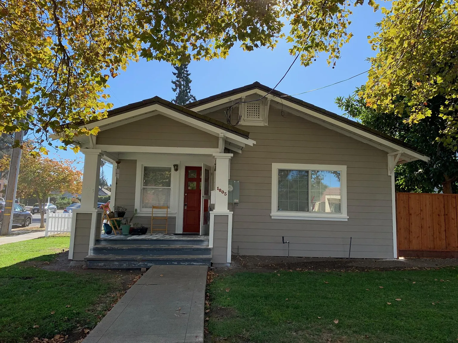 1005 Villa St — Photo 1