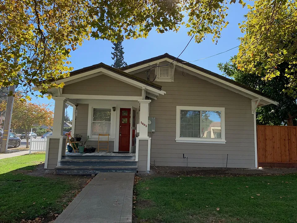 1005 Villa St