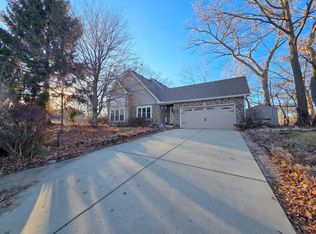1025 Rosewood Dr #B, Carpentersville, IL 60110