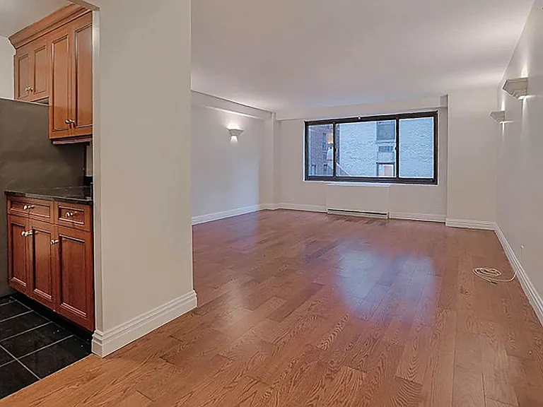 330 W 45th St #4K — Photo 3