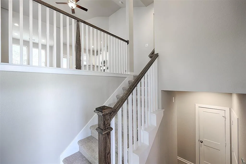 3 bed, 2.5 bath, 1962 sqft, $2,300 — Photo 3