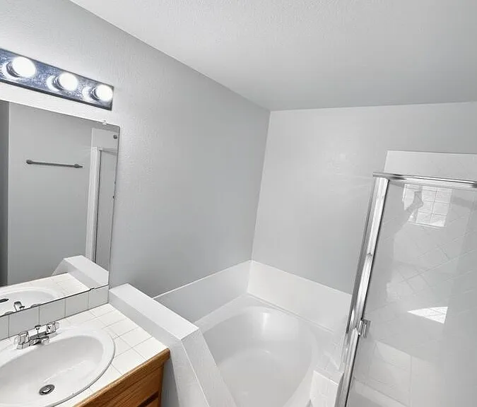 3820 Dolphin Cir — Photo 17