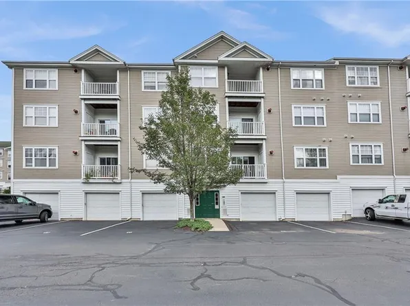 92 Mill St APT 201, Woonsocket, RI 02895