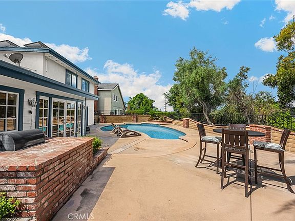 3rd image of 1975 Heather Cir