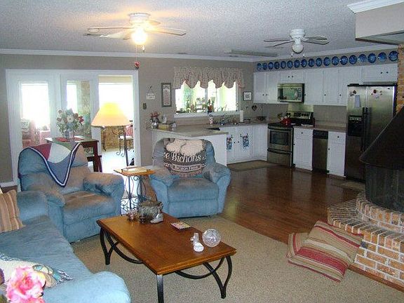 5th image of 302 E Lakeshore Dr