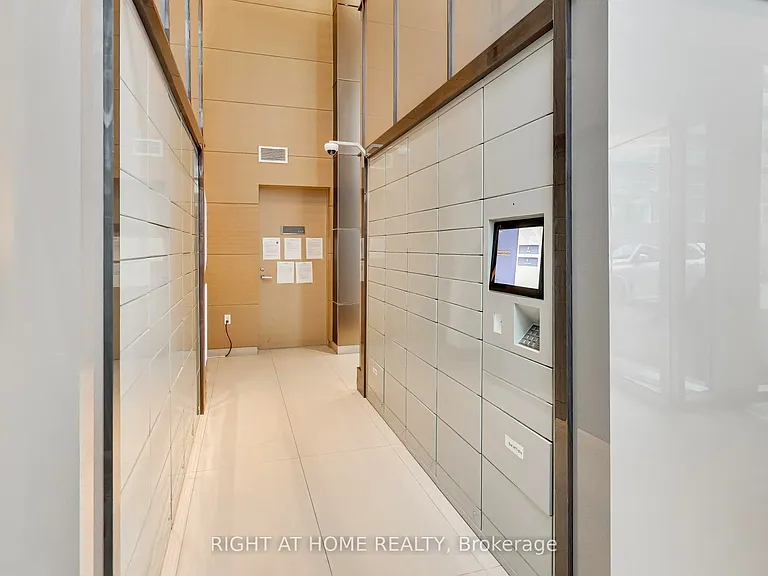 39 Queens Quay E #1126 — Photo 26