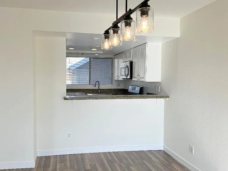 462 Hawthorne St #6 — Photo 3