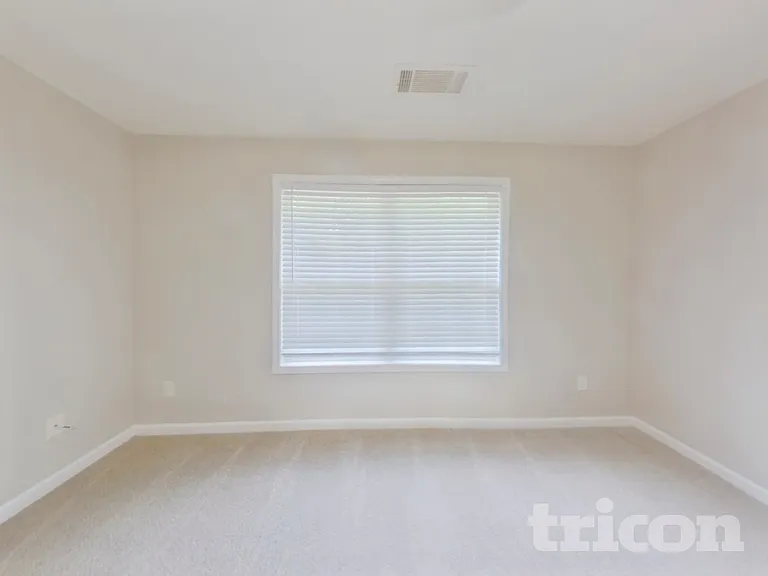 315 Avonlea Dr — Photo 12