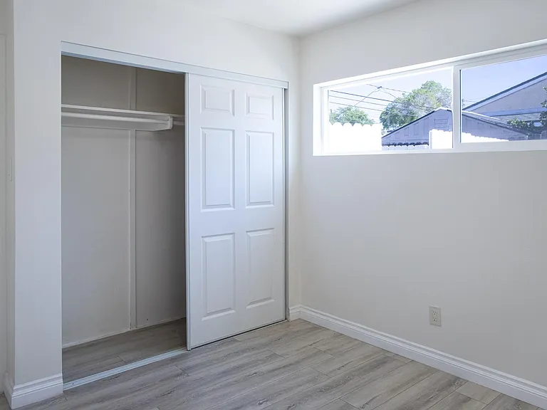 529 Evanwood Ave — Photo 9