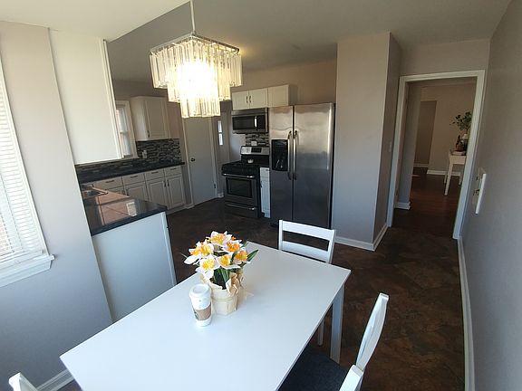 3rd image of 5640 N Lydell Ave